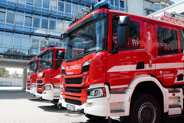 drei Einsatzfahrzeuge der Feuerwehr Bochum hintereinander